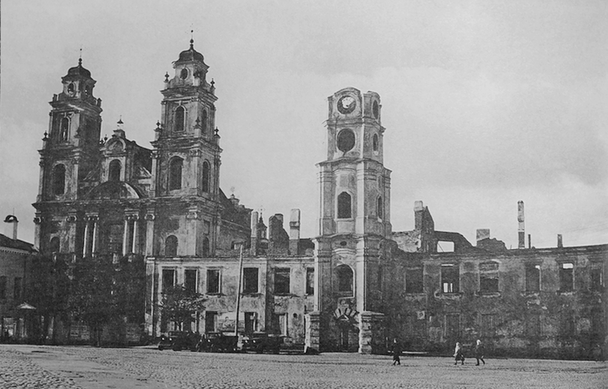13-Здания комплекса ордена иезуитов пострадали в годы войны.jpg