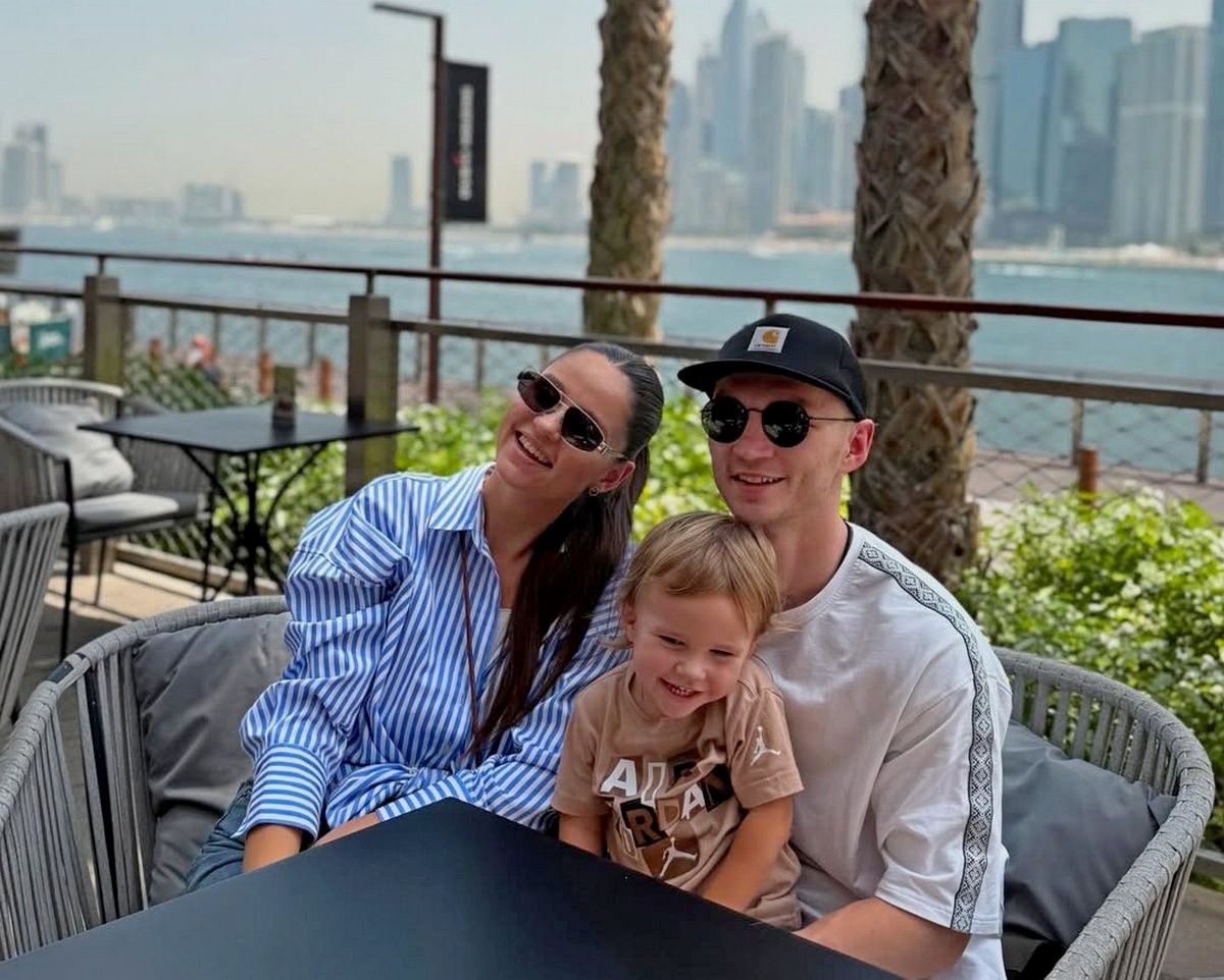 8-Дмитрий Асанов с женой Боженой и сыном Тимофеем.jpg