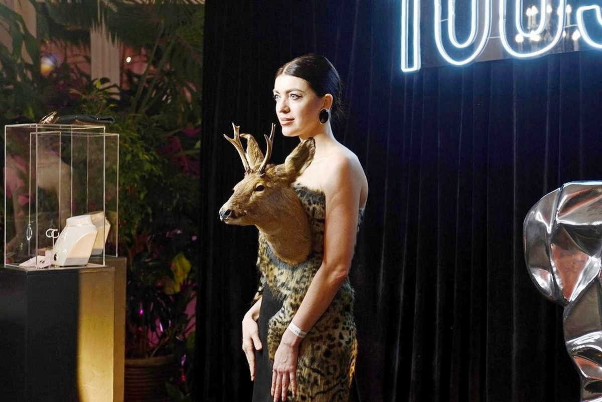 10-Образ Алены Ацапкиной с головой косули.jpg