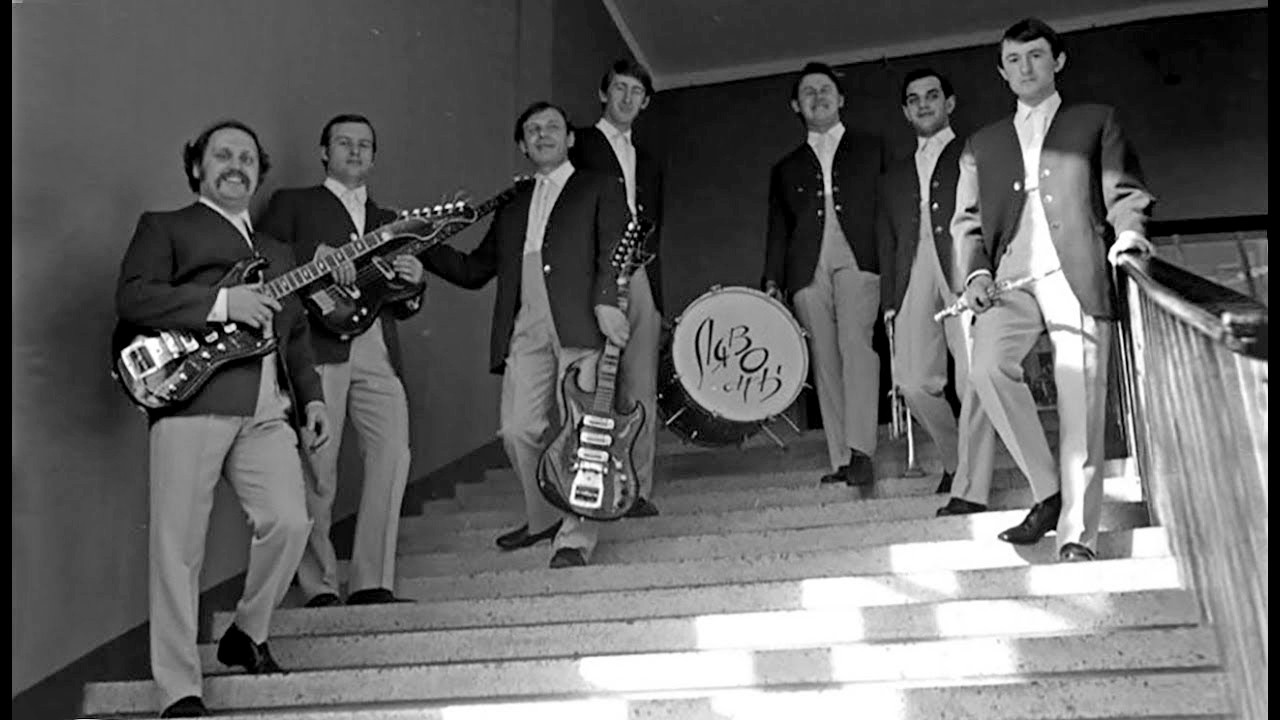 3-Лявоны первый слева Владимир Мулявин крайний справа Владислав Мисевич.jpg