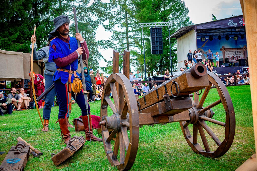 6-Средневековая артиллерия на фестивале Наш Грюнвальд.jpg