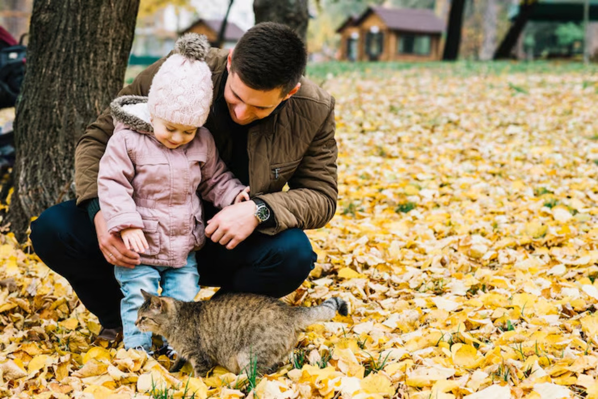 отец и дочка в парке