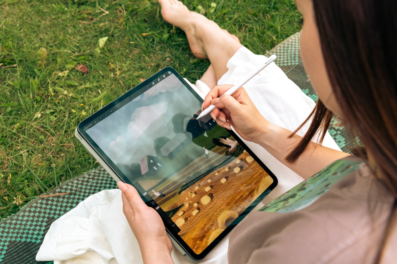 4-Яна рисует деревню.jpg