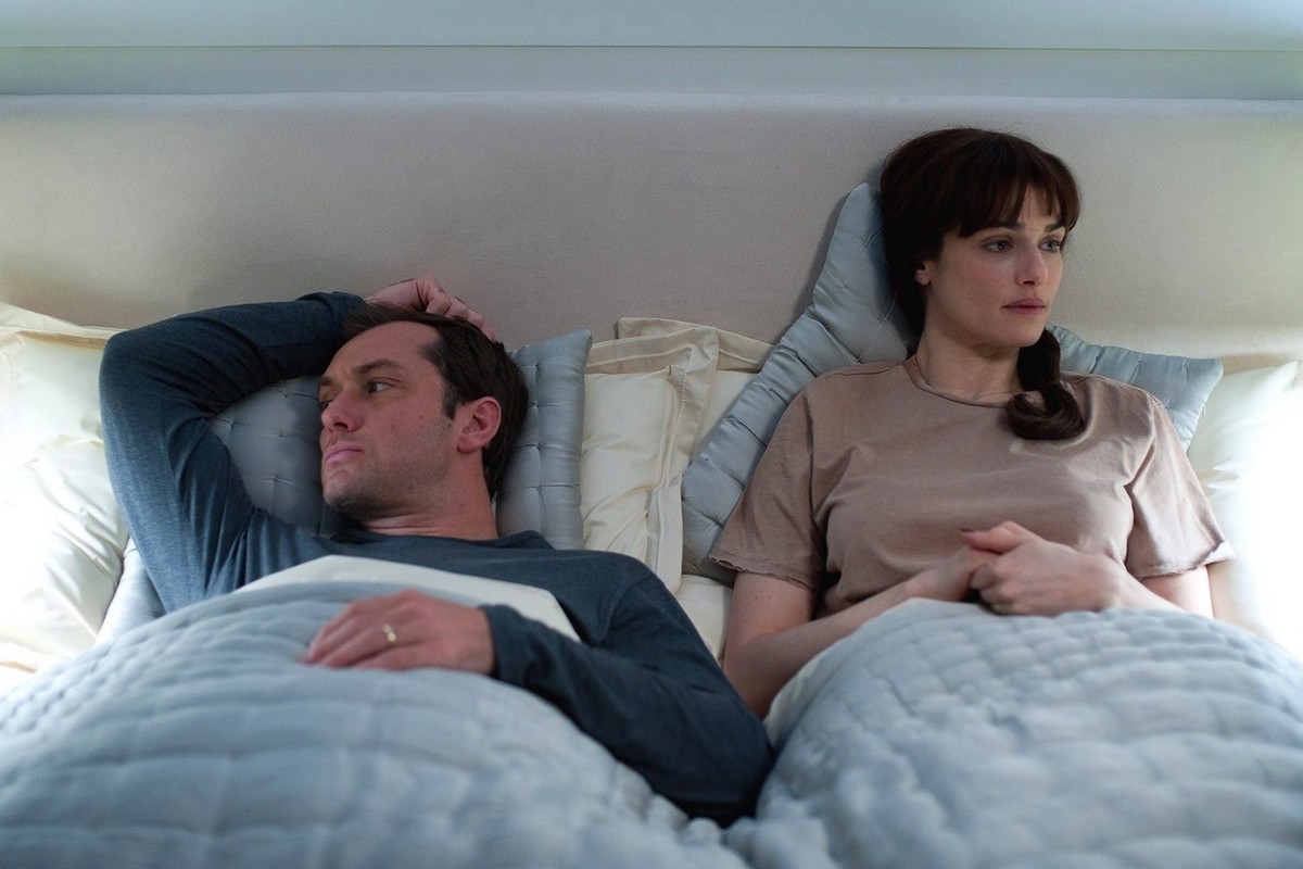 3-Прерывистый сон с частыми апноэ может негативно сказаться на потенции и либидо. Кадр из фильма Калейдоскоп любви.jpg