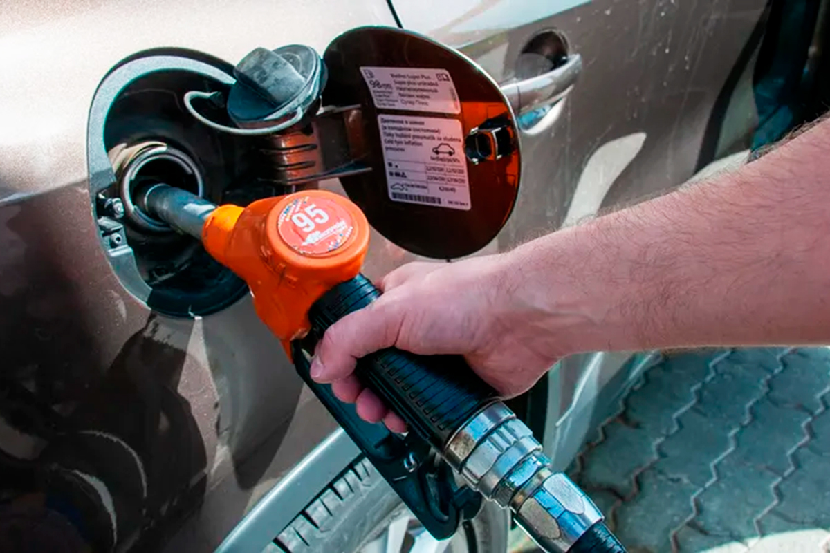 Заправка бензином АИ-95 Заправка бензином АИ-95