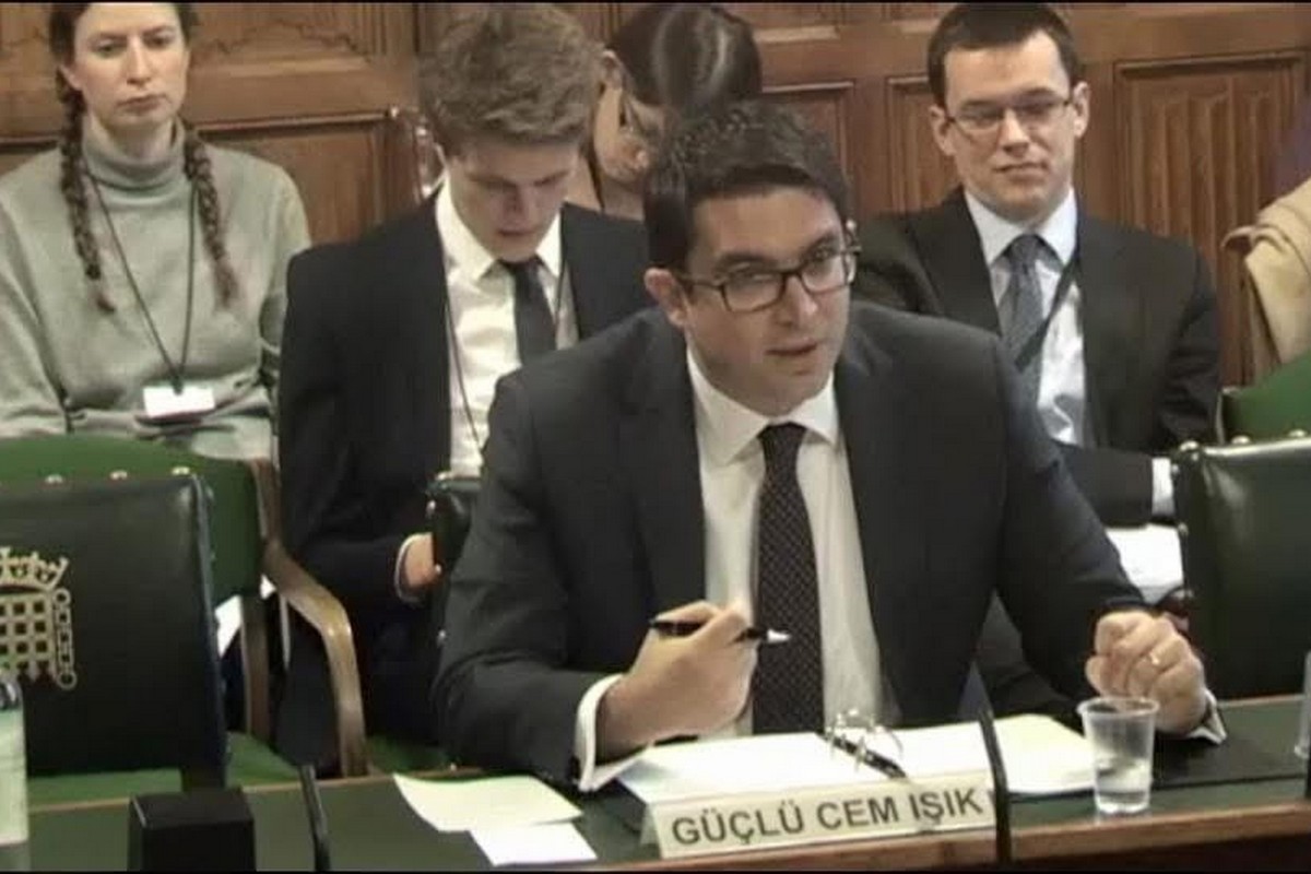 9-Фото из семейного архива. Гючлю Джем Ышик в парламенте Великобритании.jpg