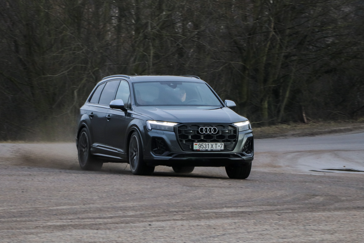AudiSQ7_14.png