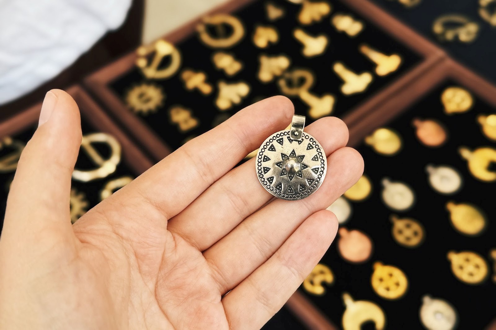 14-Кулон с элементами орнамента волчий зуб.jpg