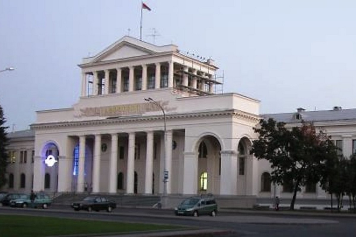 3-Здание аэровокзала аэропорта Минск-1.jpg