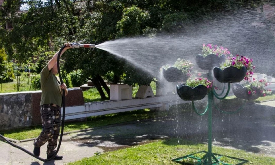 полив цветника.jpg