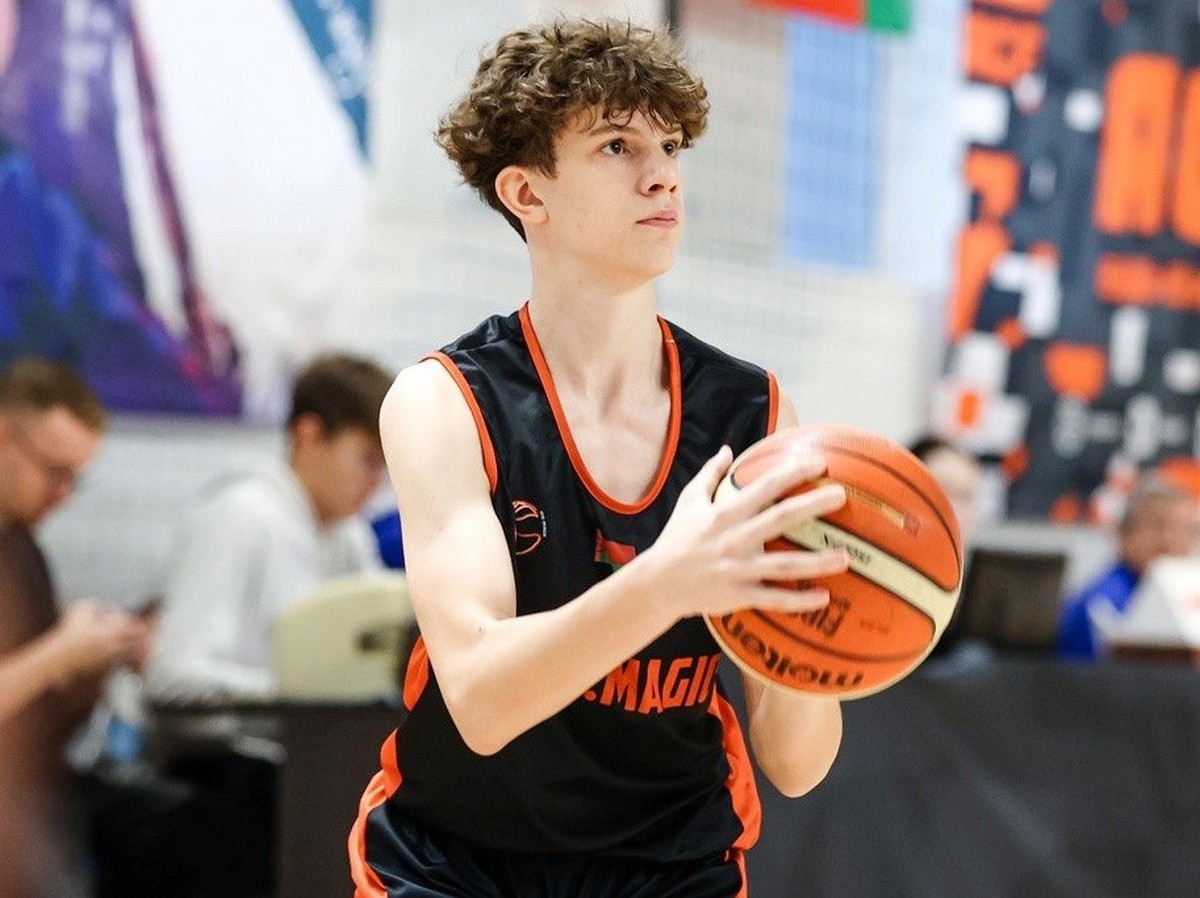 Сын Алексея Тростинецкого Роман.jpg