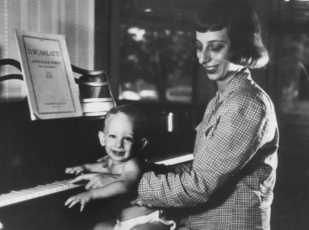 Спилберг в дестве .jpg