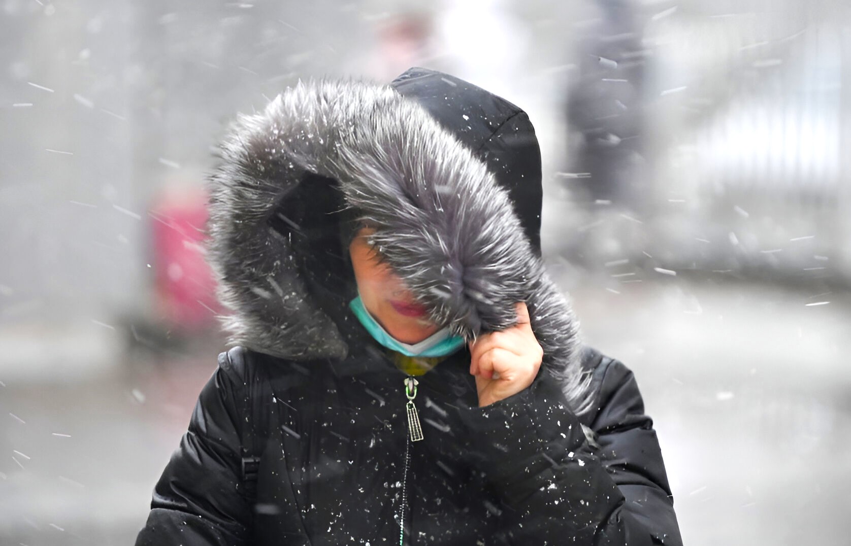 Люди в непогоду