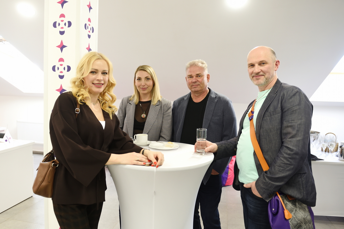 Управляющая компанией “Академия кофе” Наталья Богданович (слева направо), руководители компании «Пряный дом» Елена и Сергей Мысовских, парфюмер Влад Рекунов 