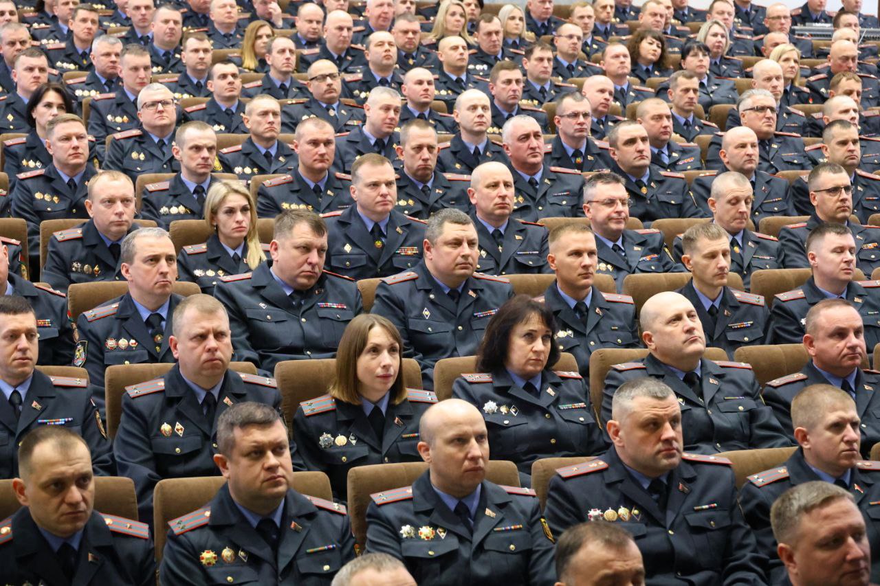 Много милиции