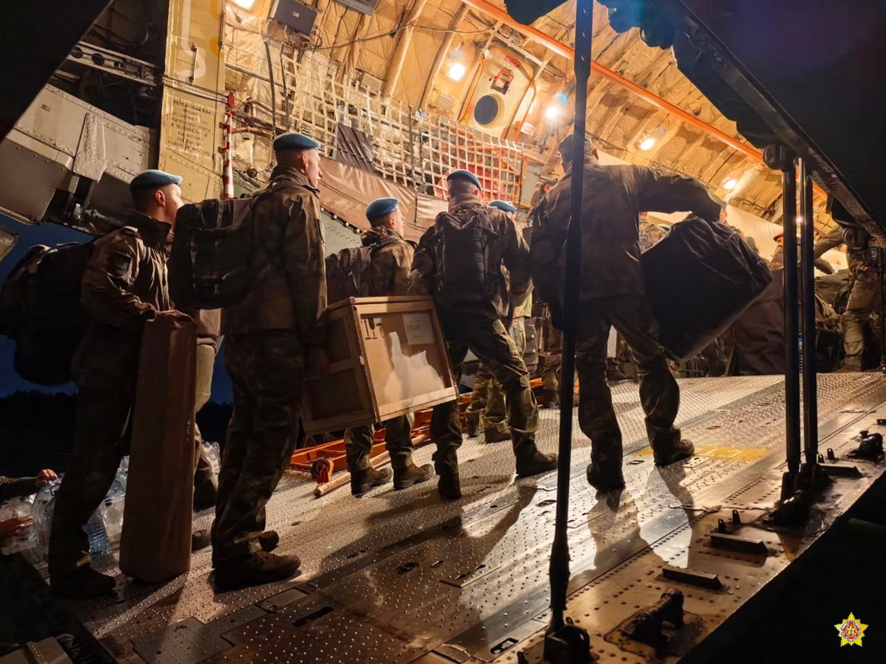 военные летят в Таджикистан