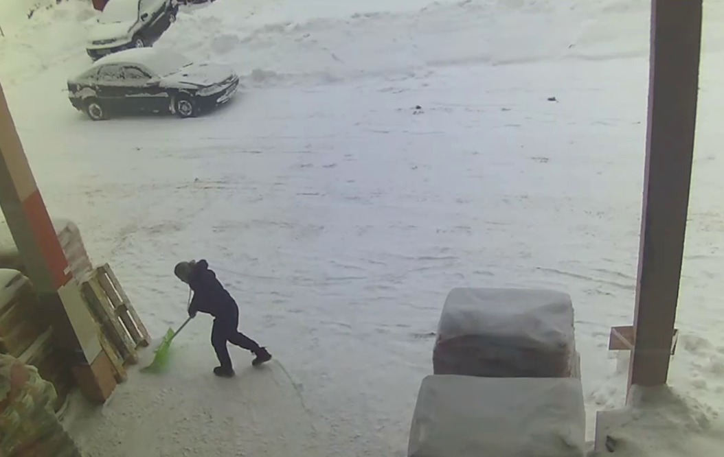 кража лопаты.jpeg