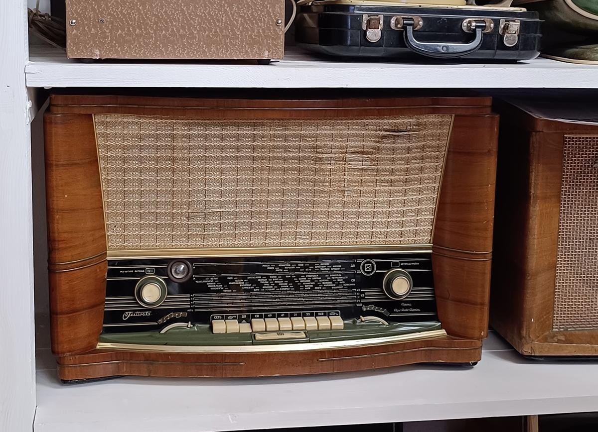 19-Советский радиоприемник Фестиваль 1957 год.jpg