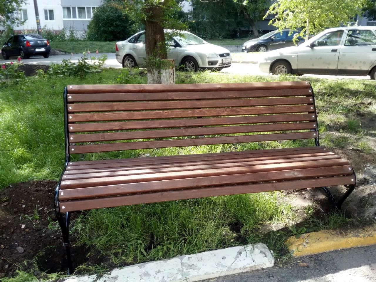 лавочка во дворе