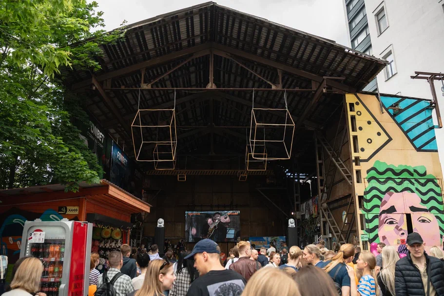 Реклама На связи, сцена.jpg