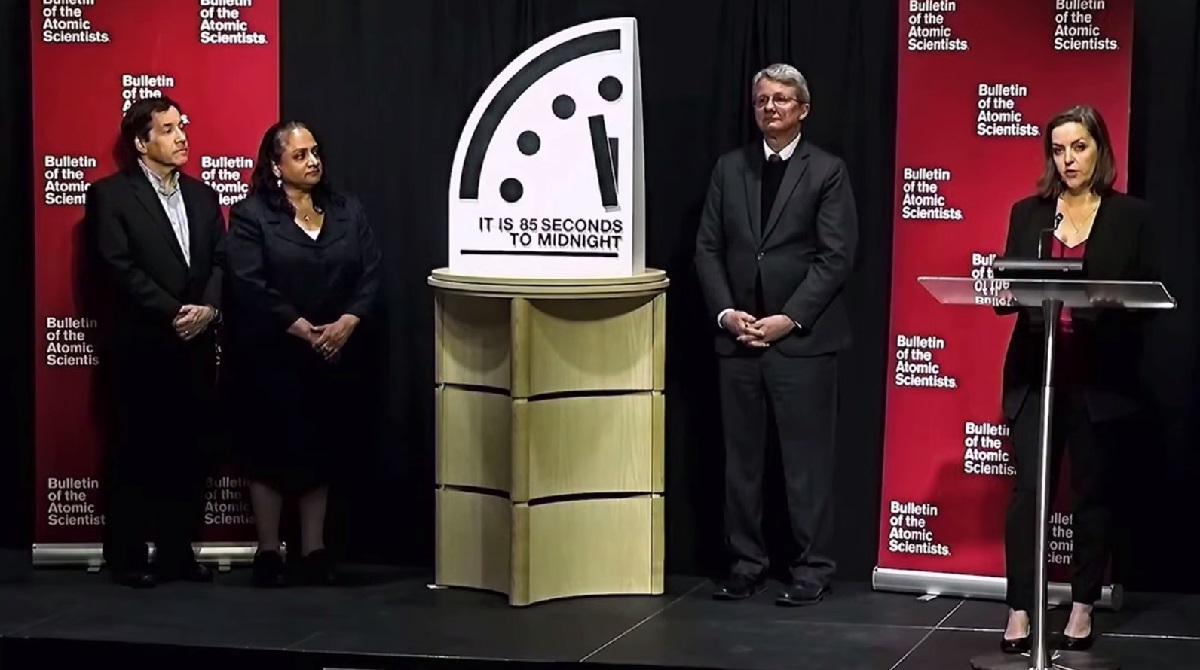 часы судного дня.jpg