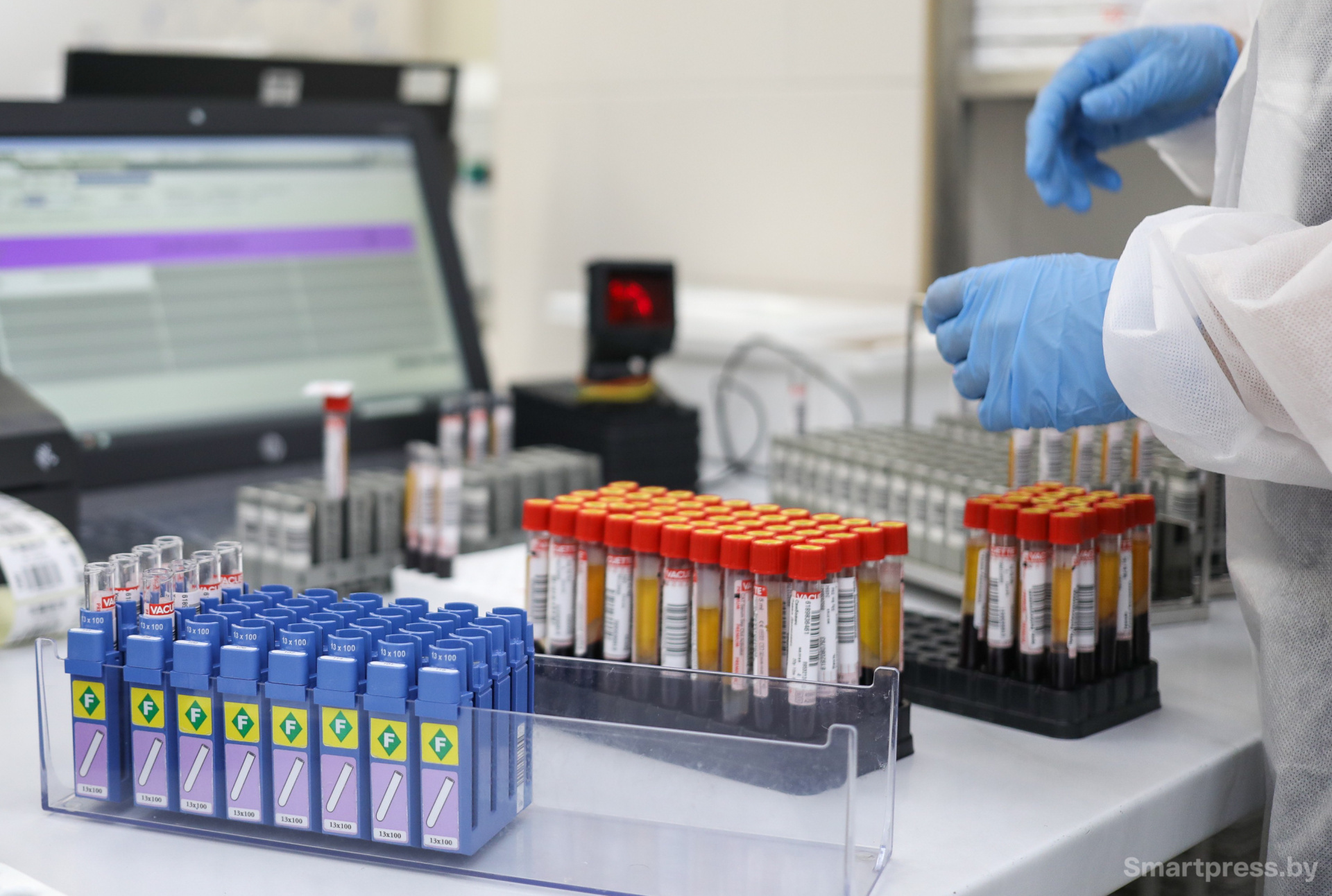 в лаборатории