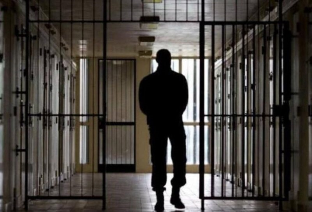 Человек в тюрьме.jpg