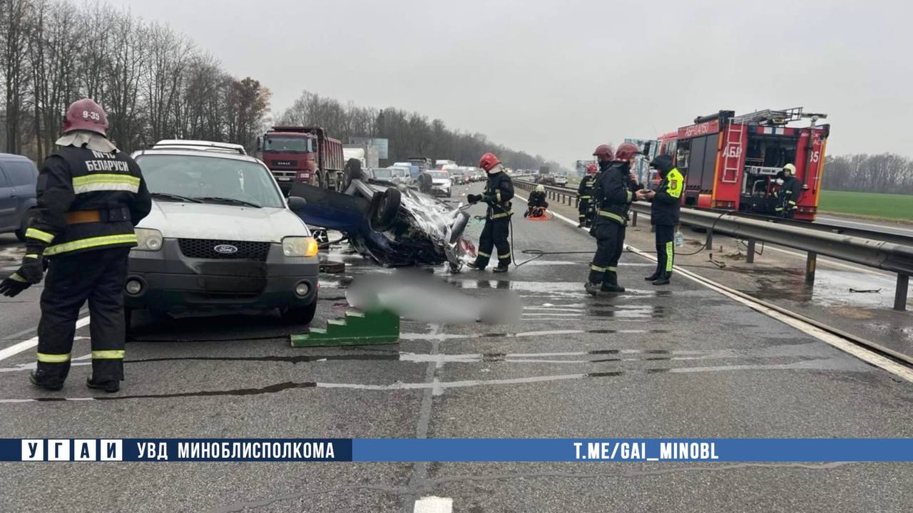 Погиб под своим авто