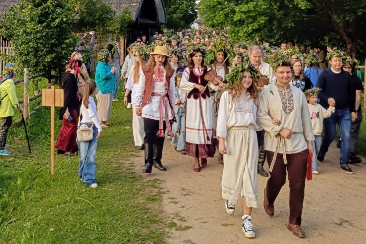 22-Купальскае шэсце ў Музеі народнай архітэктуры і побыту.jpg