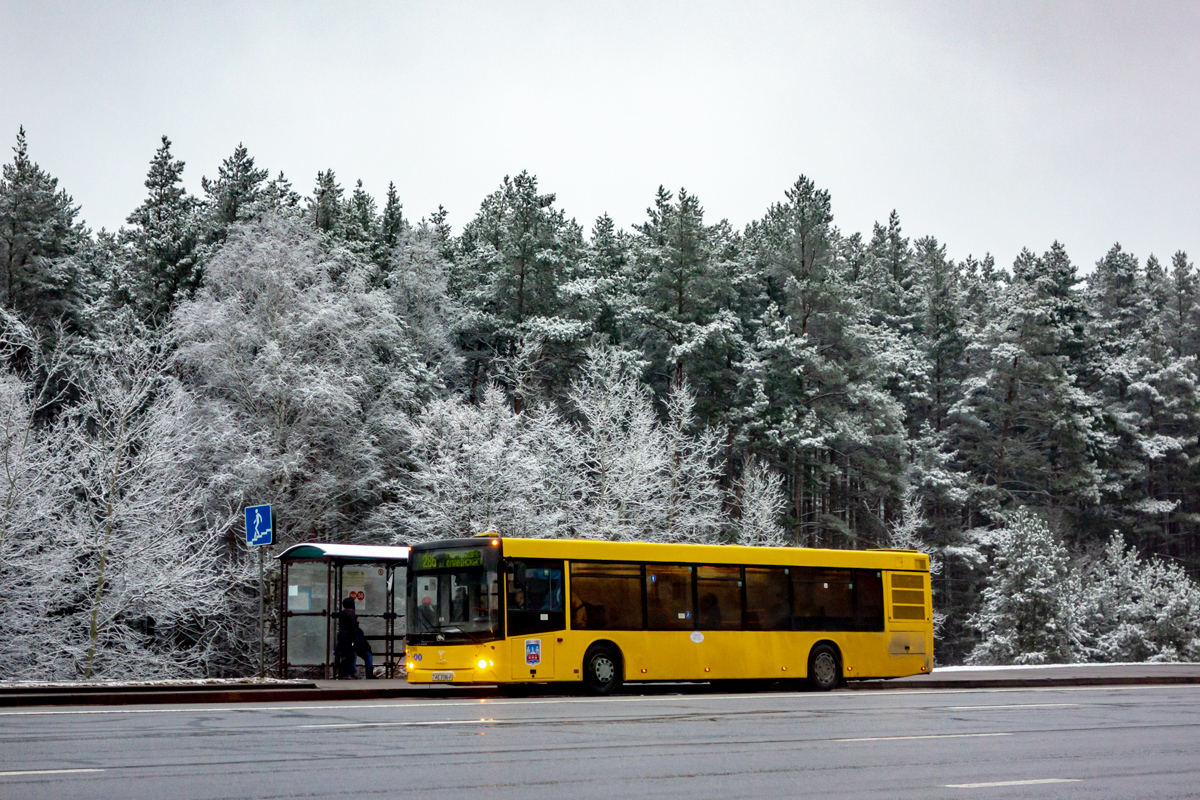 автобус зимой едет
