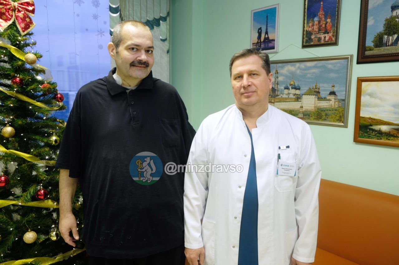 пациент с врачом Вадимом Голодновым после операции