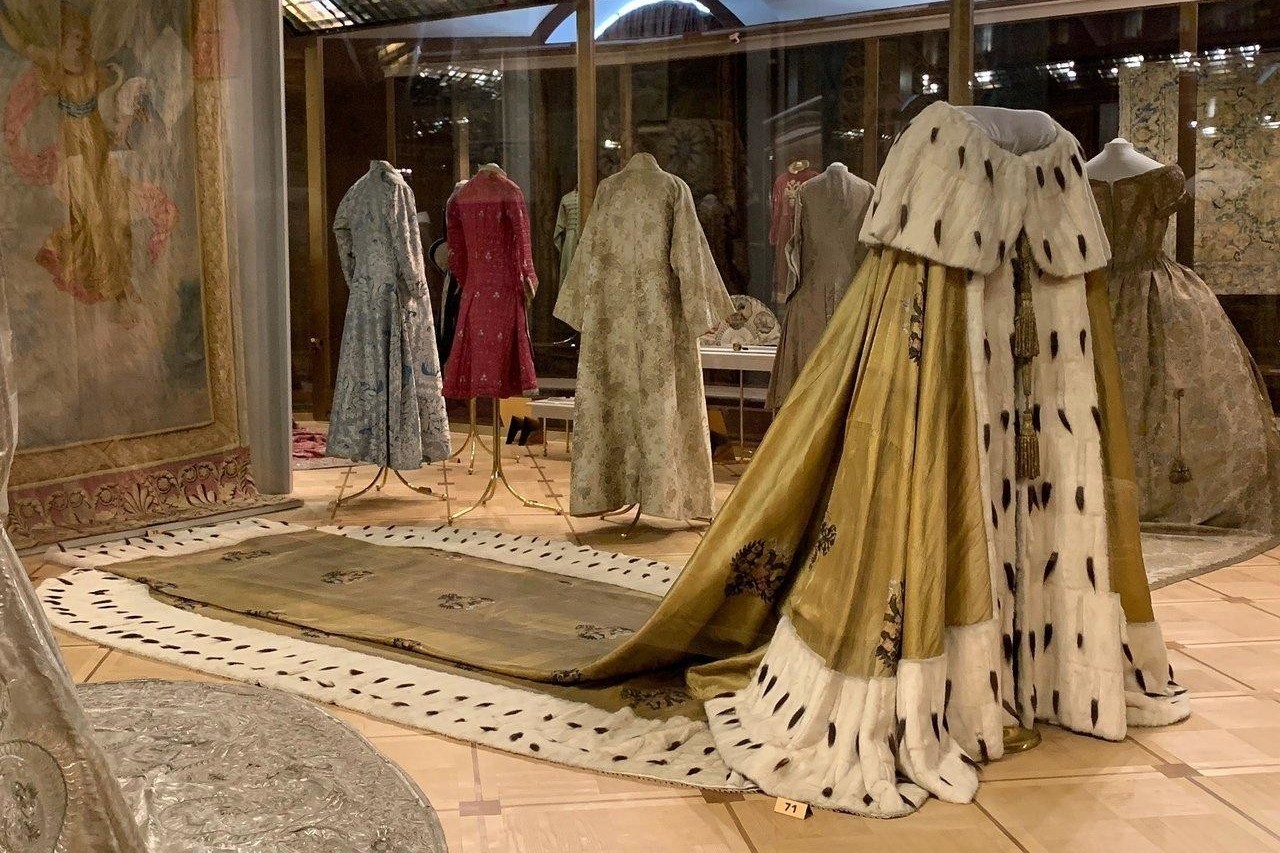 10-Коронационная мантия императрицы Александры Федоровны жены Николая II.jpg