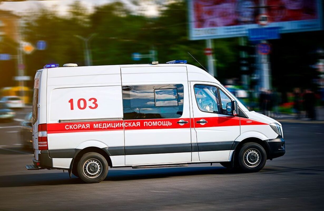 скорая помощь едет