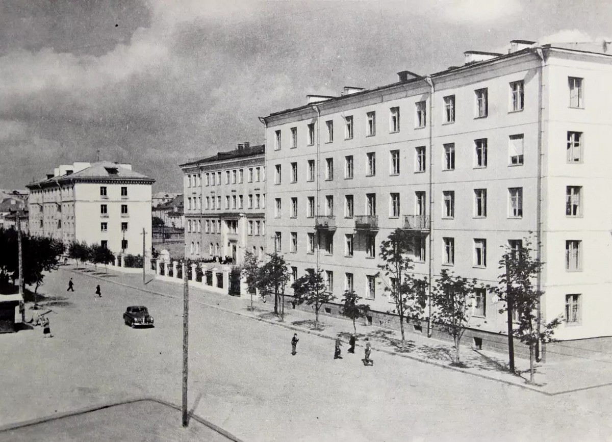 5-Первый панельный дом в Минске в конце 1950-х.jpg