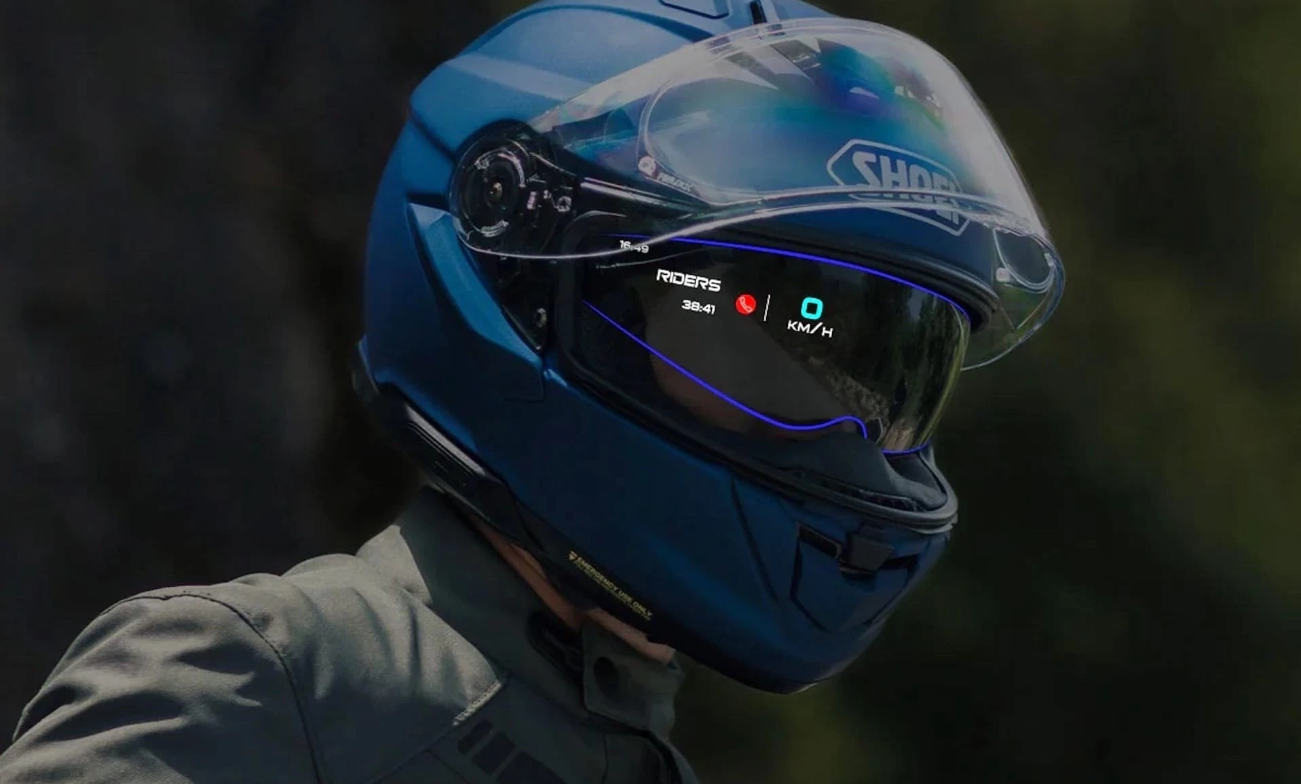 мотошлем с дополненной реальностью