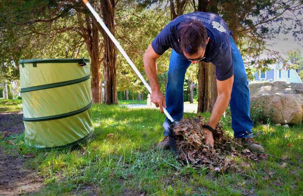 убираем листву