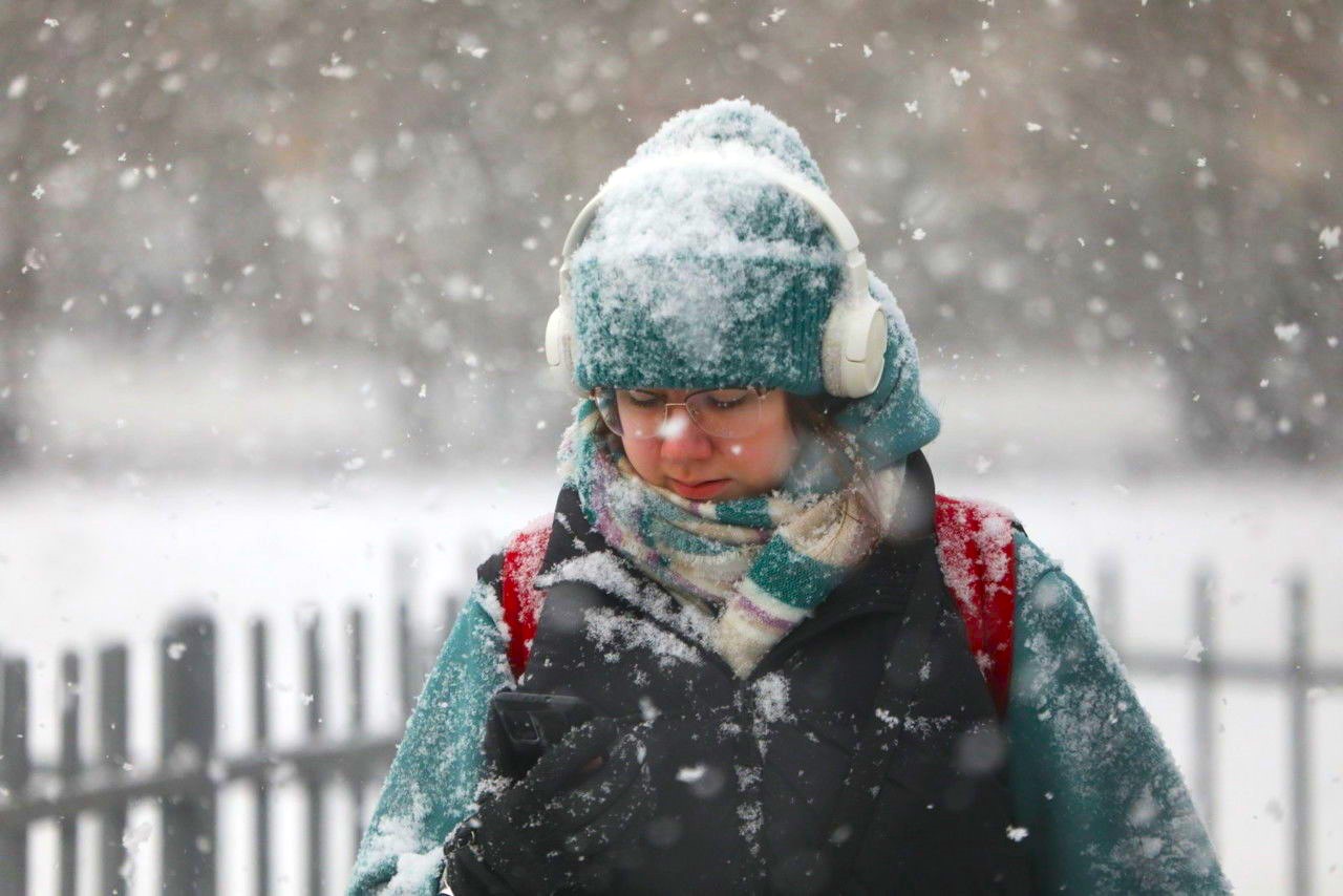 Люди и снегопад Люди и снегопад