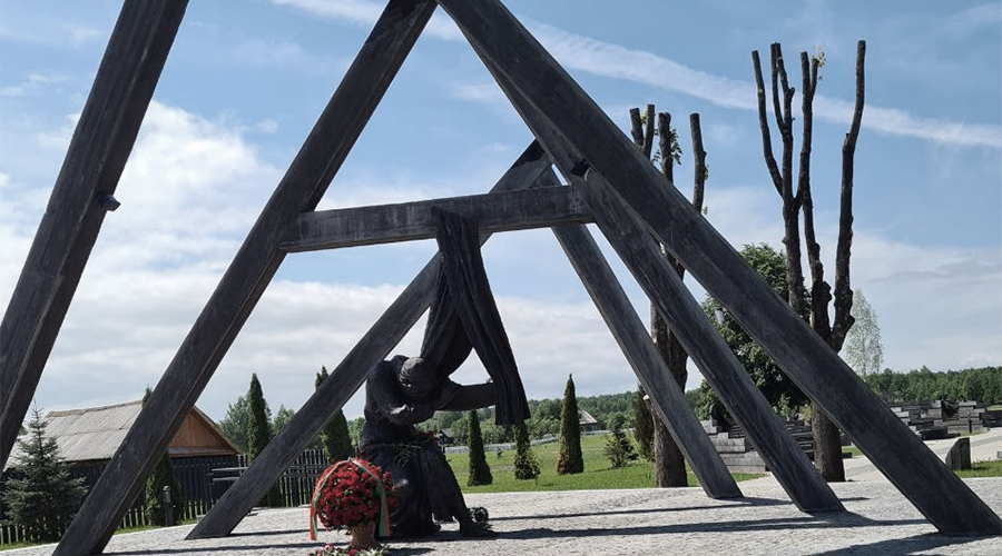 Мемориальный_комплекс_Памяти_сожженных_деревень_Могилевской_области1.jpg Мемориальный_комплекс_Памяти_сожженных_деревень_Могилевской_области1.jpg