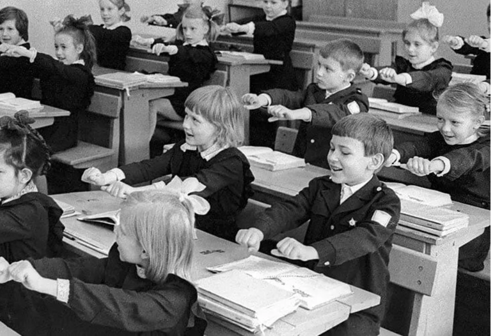 Мы читали, мы читали, наши пальчики устали Мы читали, мы читали, наши пальчики устали