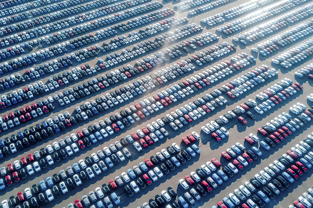 автомобили на складе