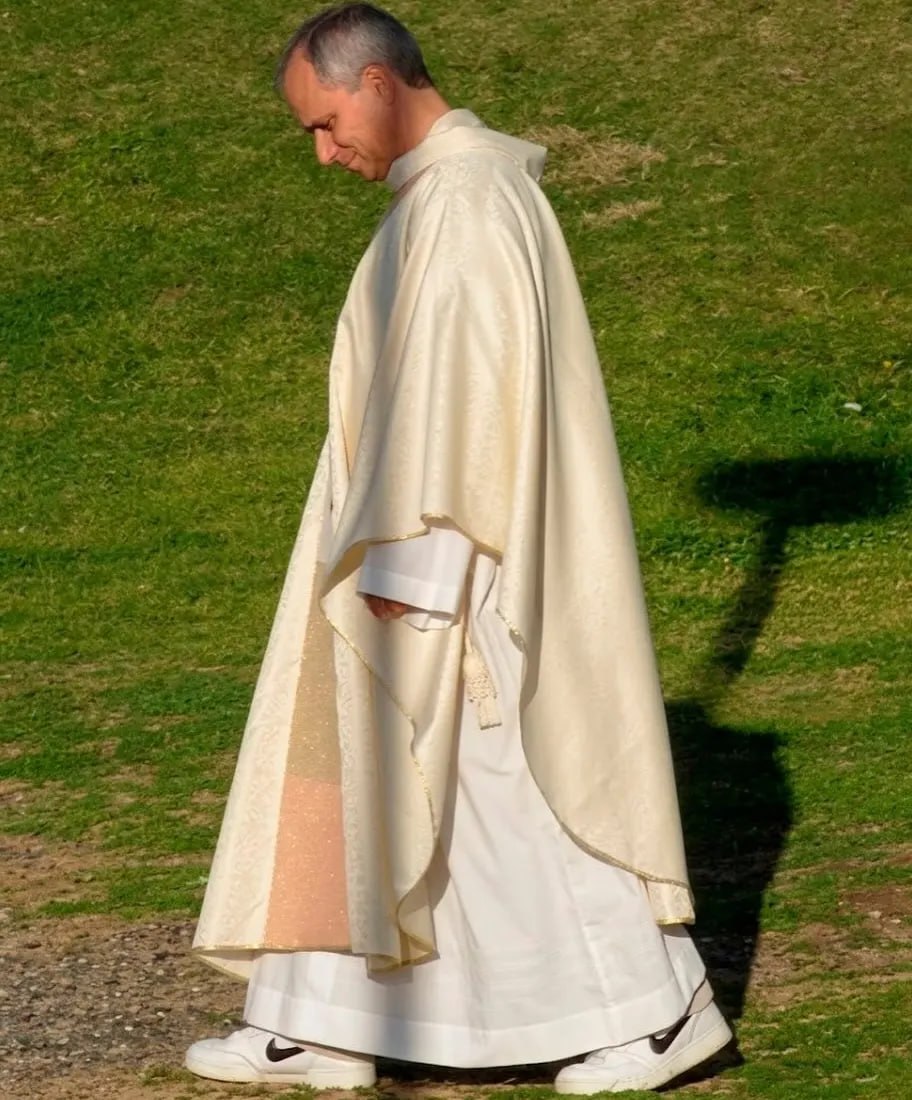 Лев в кроссовках.jpg