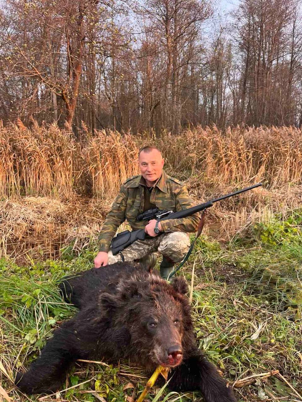 Виктор Пилецкий с добытым медведем