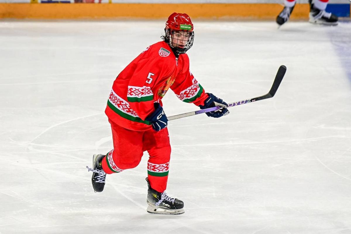 2-Савелий Бельский на льду.jpg