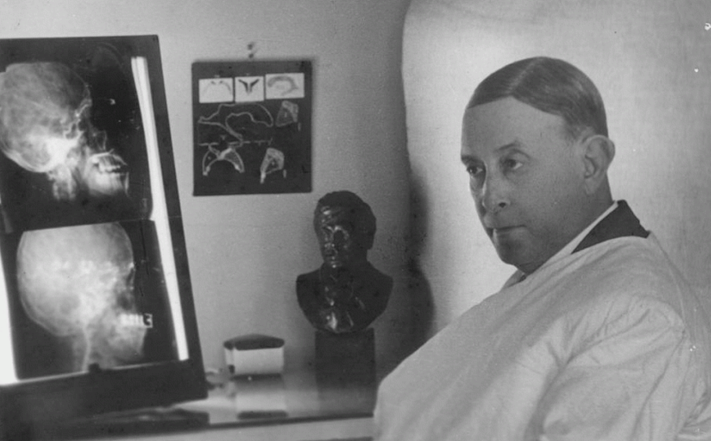 Антониу Эгаш Мониш