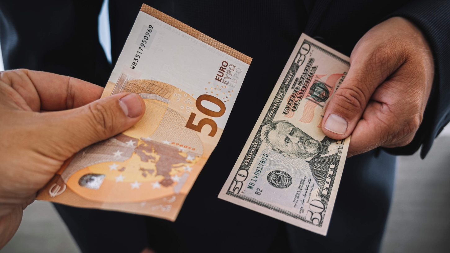 Доллар и евро