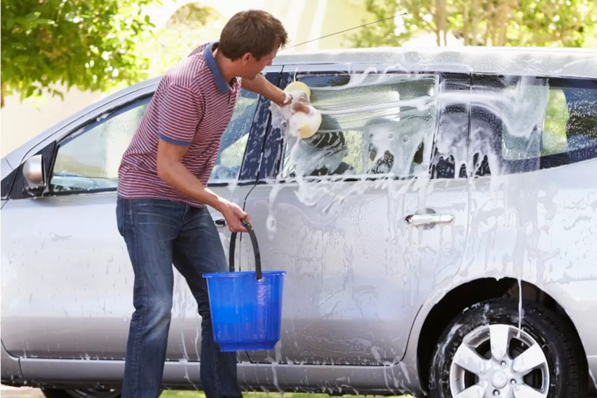 Самостоятельная мойка машины Самостоятельная мойка машины