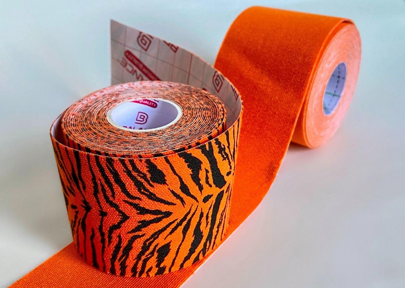 7-Тейп в отличие от обычного пластыря позволяет коже дышать.jpg