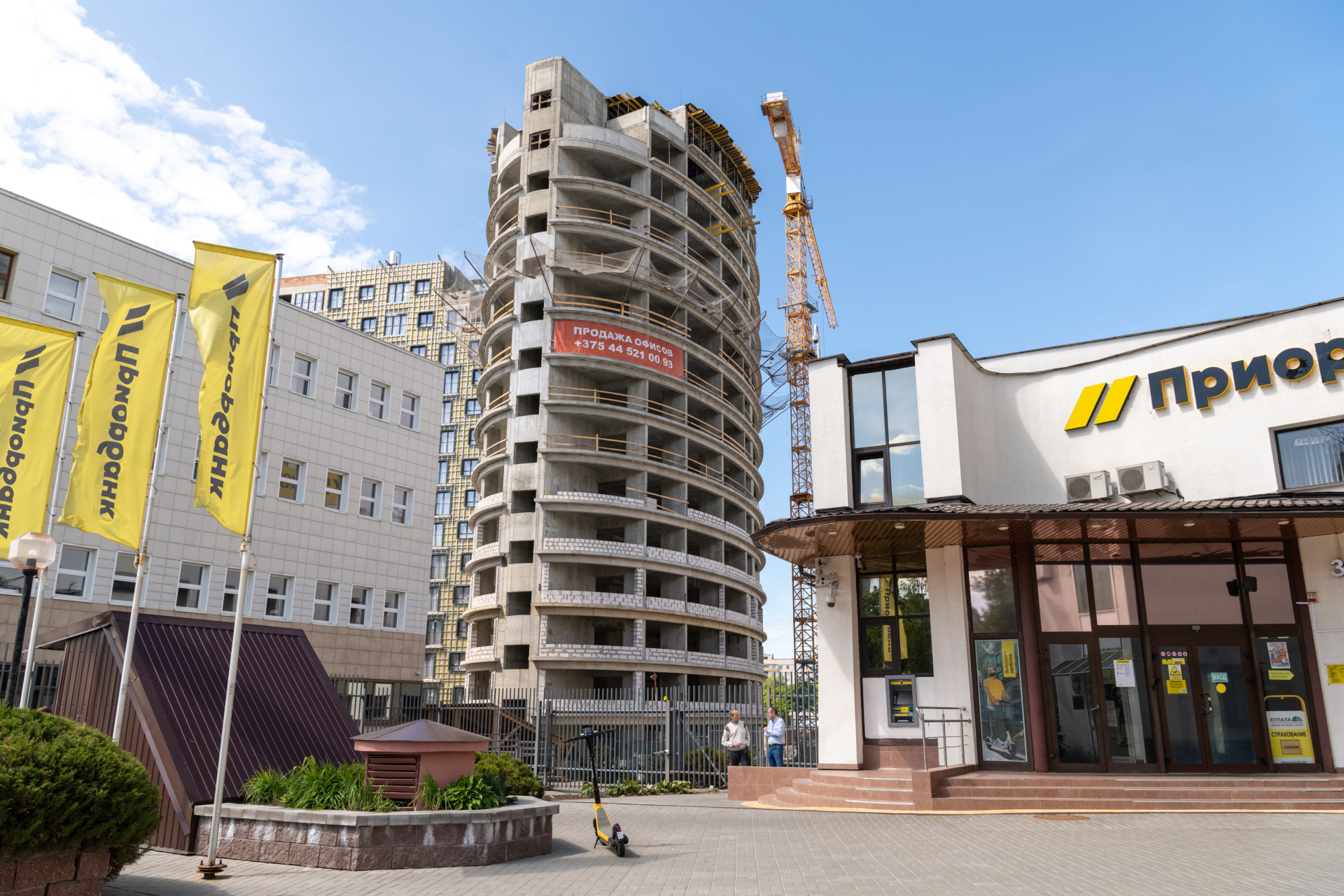 Эллипс на фоне Приора.jpg