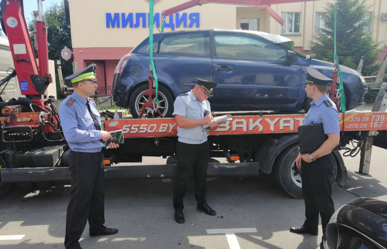 эвакуация авто сотрудниками ГАИ