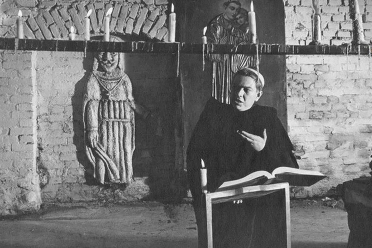 3-Владимир Короткевич в роли ксендза.jpg